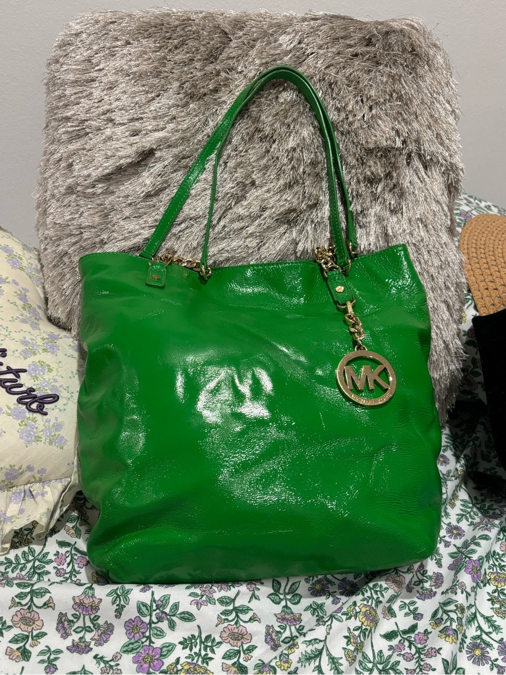 Michael Kors Emerald Green Patent Leather Tote with Gold MK Charm - Picture 2 of 16